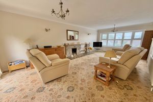 22' Lounge- click for photo gallery